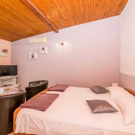 Apartments And Room Zinka Vodice Dış mekan fotoğraf