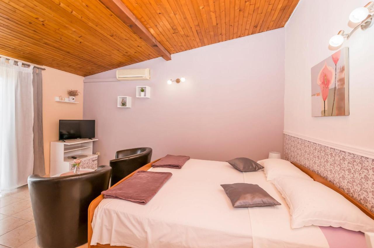 Apartments And Room Zinka Vodice Dış mekan fotoğraf
