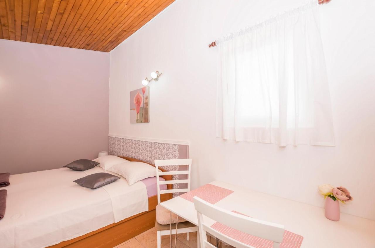 Apartments And Room Zinka Vodice Dış mekan fotoğraf