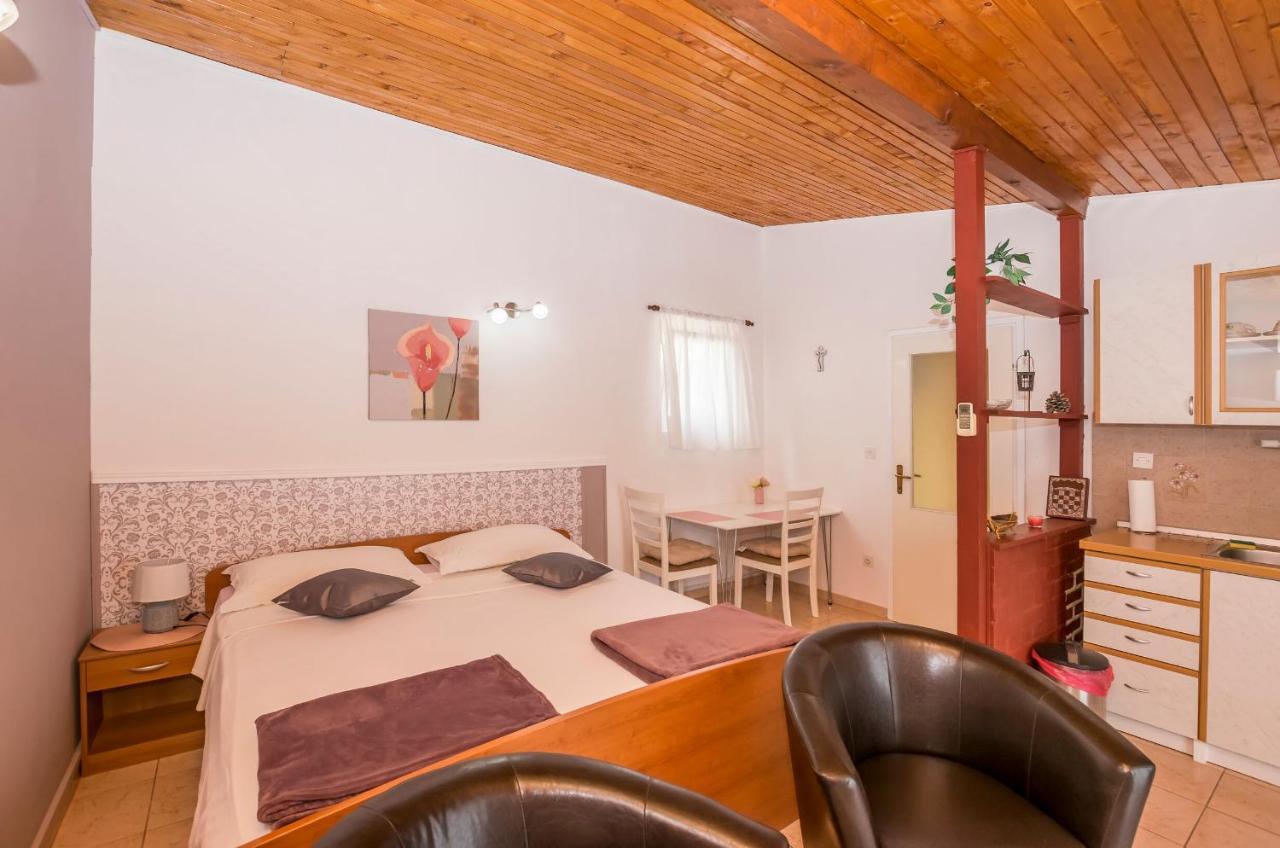 Apartments And Room Zinka Vodice Dış mekan fotoğraf