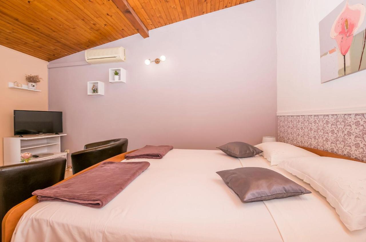 Apartments And Room Zinka Vodice Dış mekan fotoğraf